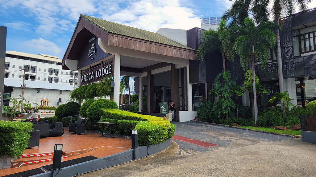 Areca Lodge Pattaya exterior