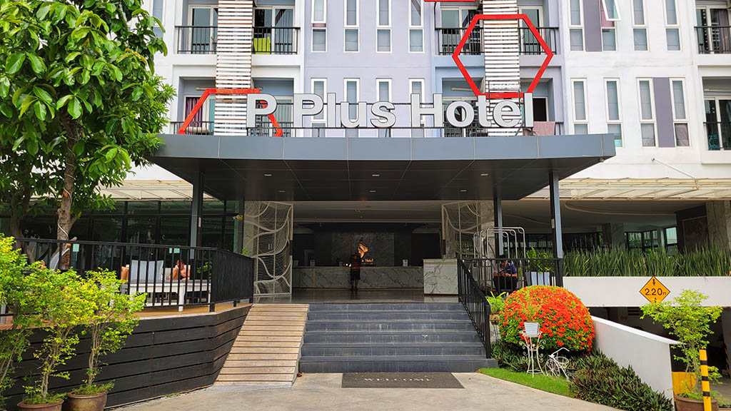 P Plus Hotel exterior