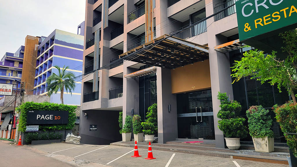 Page 10 Hotel exterior.