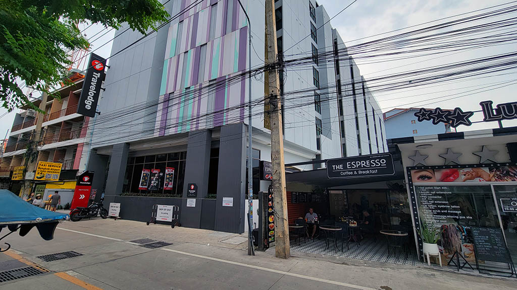 Travelodge Pattaya hotel exterior.